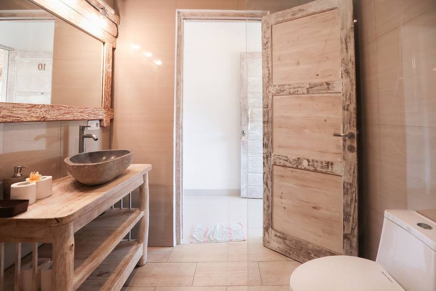 Bathrooms at The 5 Brothers Hotel, photo 10 of 18