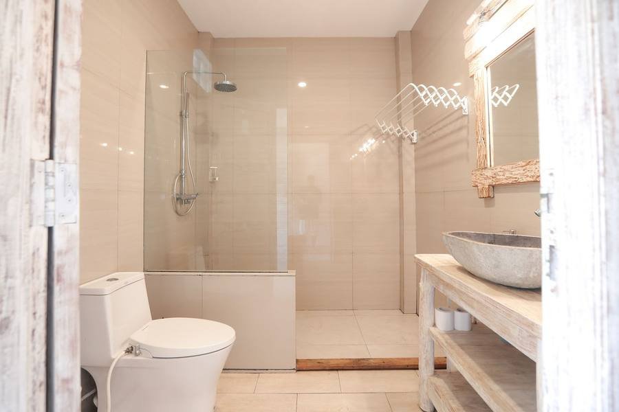 Bathrooms at The 5 Brothers Hotel, photo 11 of 18