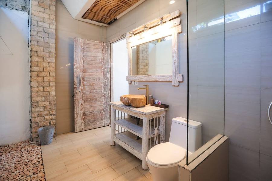 Bathrooms at The 5 Brothers Hotel, photo 16 of 18