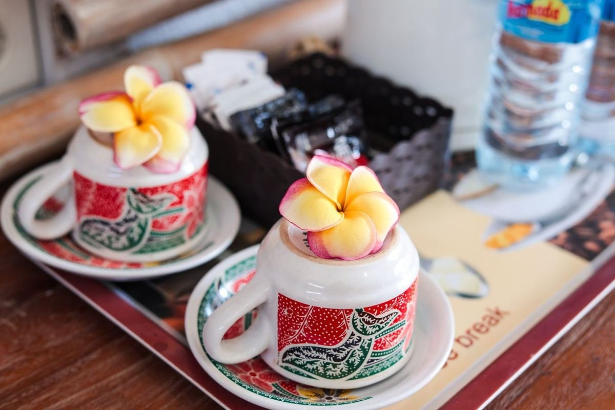 A welcome tray with tea and fresh fruit